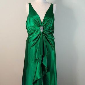(16)❤️❤️  Host Pick❤️❤️NWT Faviana  Hi-Low Plus Size Long Gown in Emerald Green